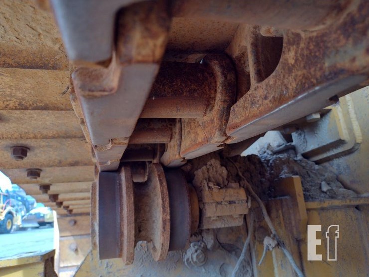 2013-deere-700k-lgp-image-17