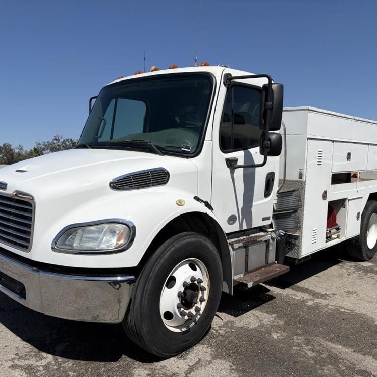 2012 FREIGHTLINER M2 106
