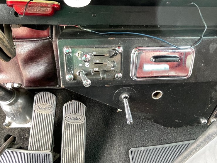 1976-peterbilt-359-image-126