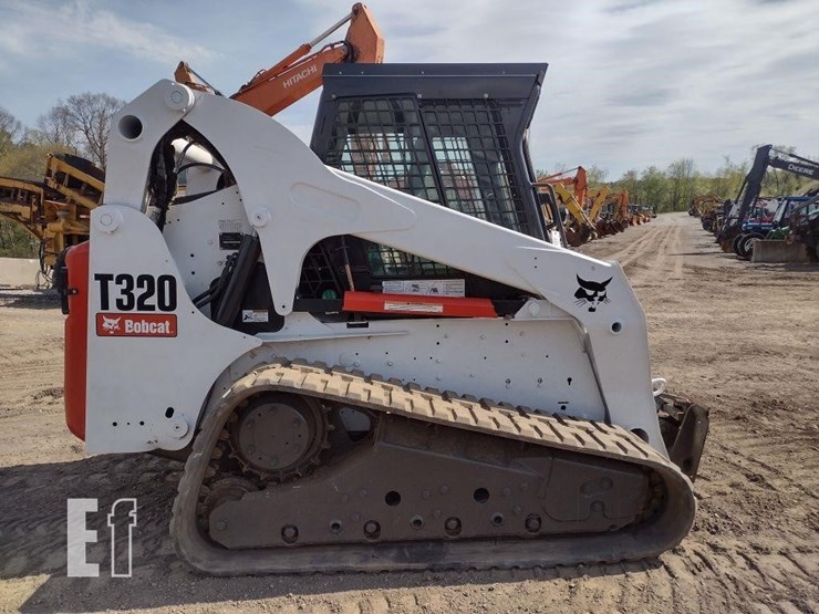 2009-bobcat-t320-image-3