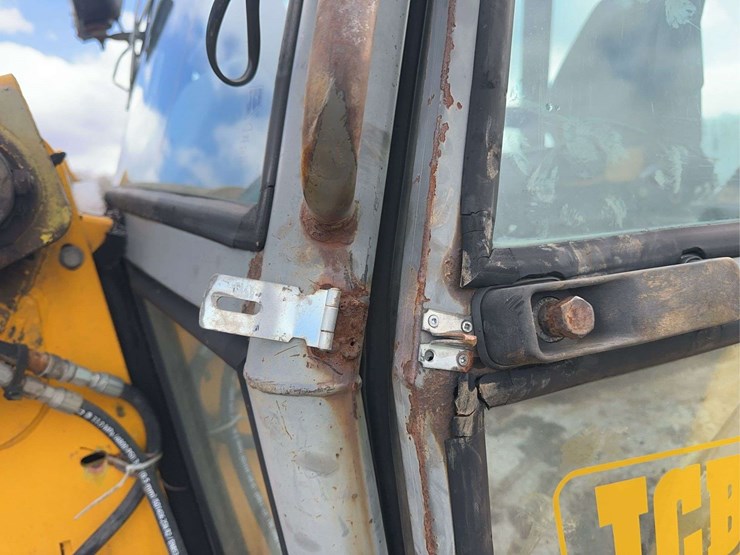 2003-jcb-215-image-23