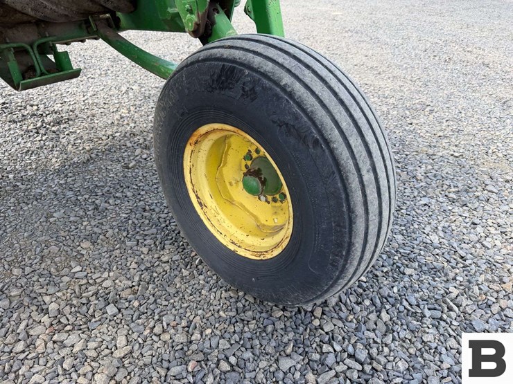 john-deere-820-image-26