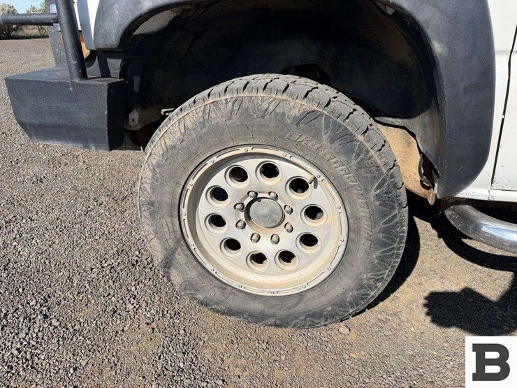 2002-chevrolet-silverado-2500hd-image-10