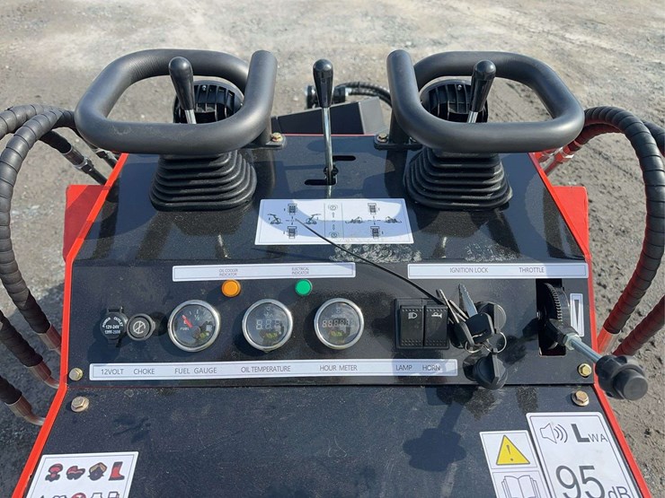 2026-future-ft380-mini-skid-steer-image-11