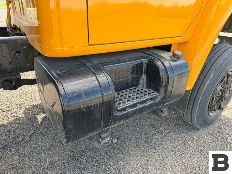 1985-international-1854-flatbed-truck-image-32