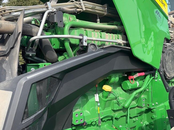 2022-john-deere-8r-370-image-13