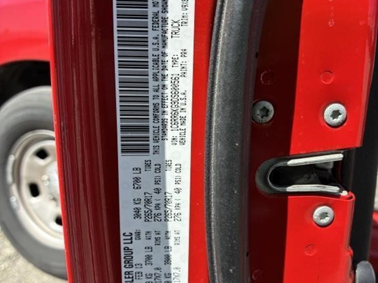 2013-dodge-1500-image-18