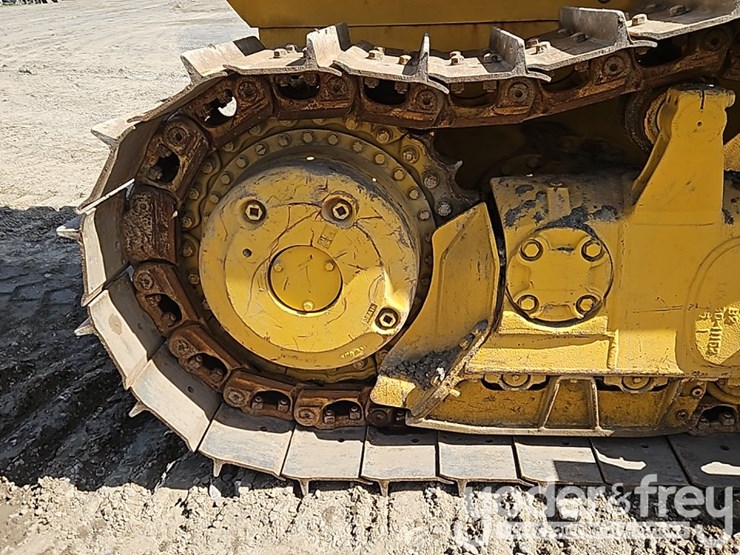 2005-komatsu-d65ex-15-image-8