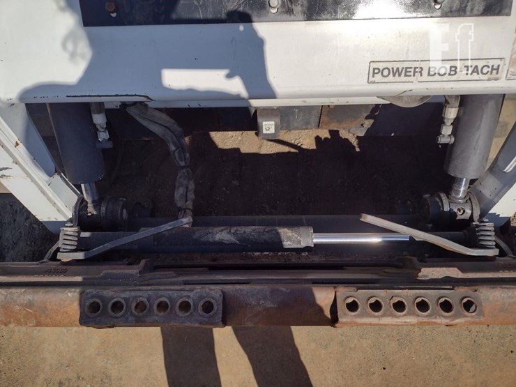 2010-bobcat-t190-image-21