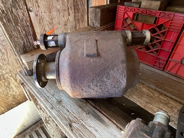 #10428-•-big-pto-driven-dual-hydraulic-pump-image-2