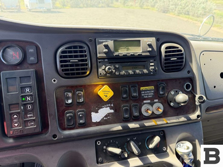 2009-freightliner-m2-box-van-truck-image-61