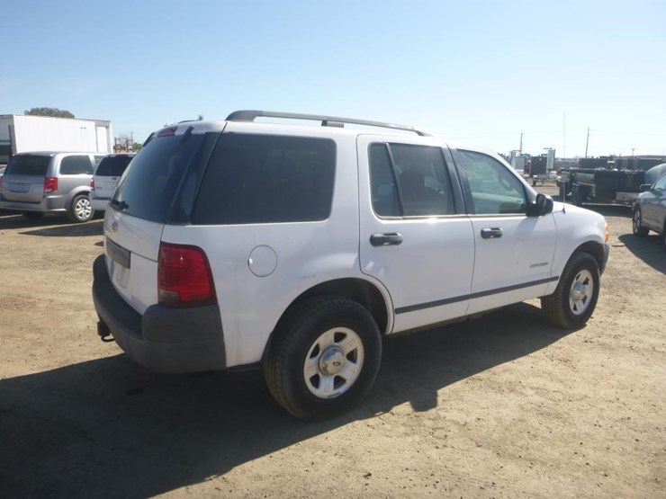 2004-ford-explorer-image-4