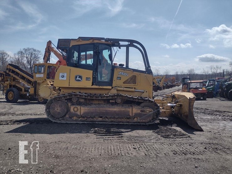 2008-deere-750j-lt-image-3
