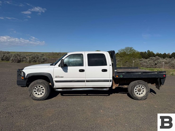 2002-chevrolet-silverado-2500hd-image-2