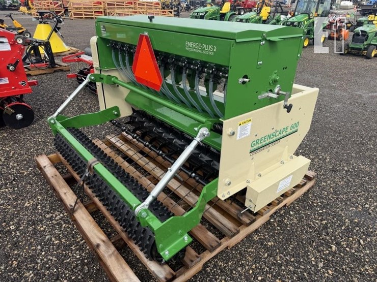 2026-caterpillar-12-image-3