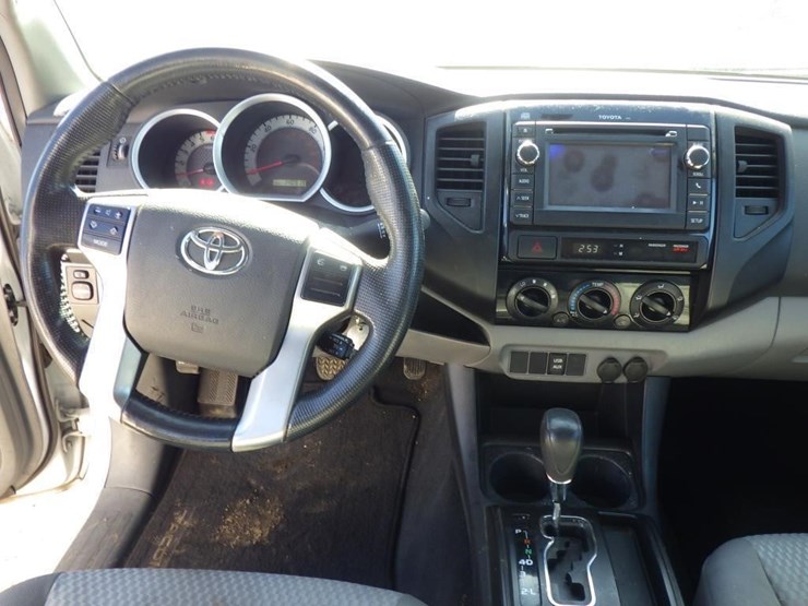 2013-toyota-tacoma-image-9