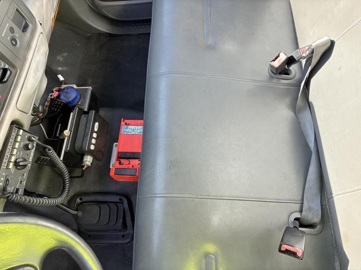 2001-ford-f550-image-17