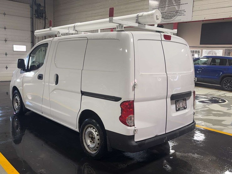 2021-nissan-nv200-image-3