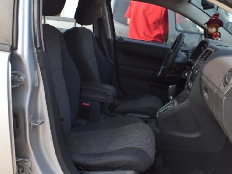 2011-dodge-caliber-image-8