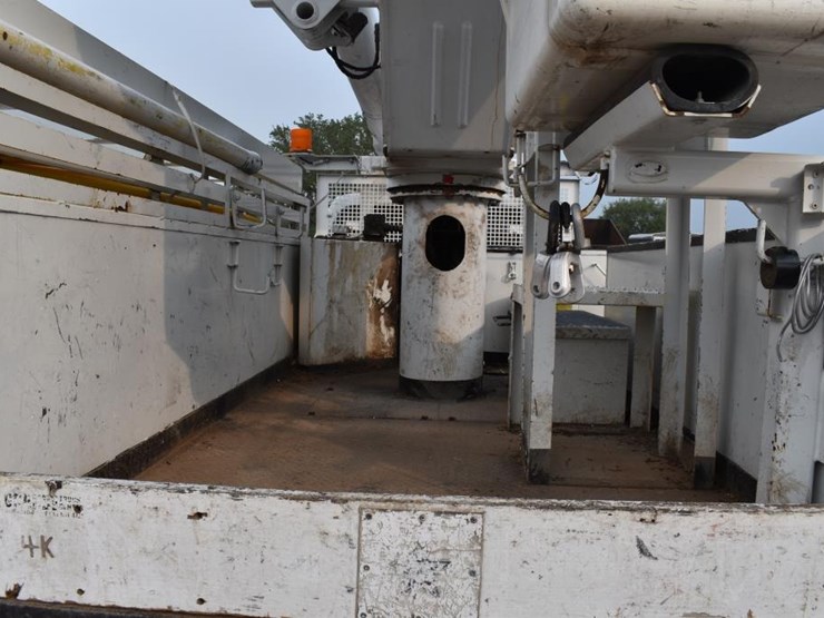 2014-ford-f550-image-16