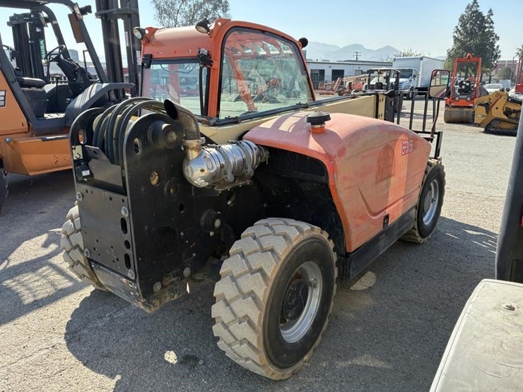 2015-jlg-g5-18a-image-3