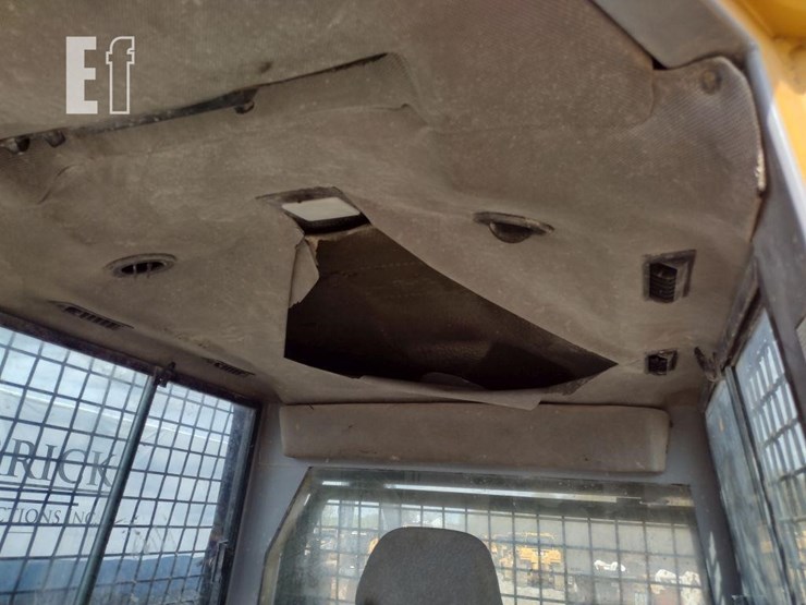 2005-deere-700h-xlt-image-11