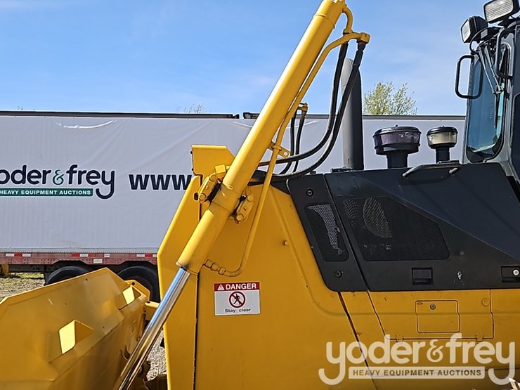 2005-komatsu-d65ex-15-image-17