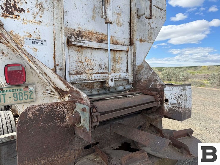 1977-international-fertilizer-truck-image-29