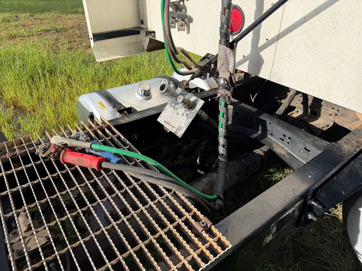 #502-•-#502-•-2005-mack-cxn613-truck---2005-mack-road-tractor-w/-sleeper-image-11