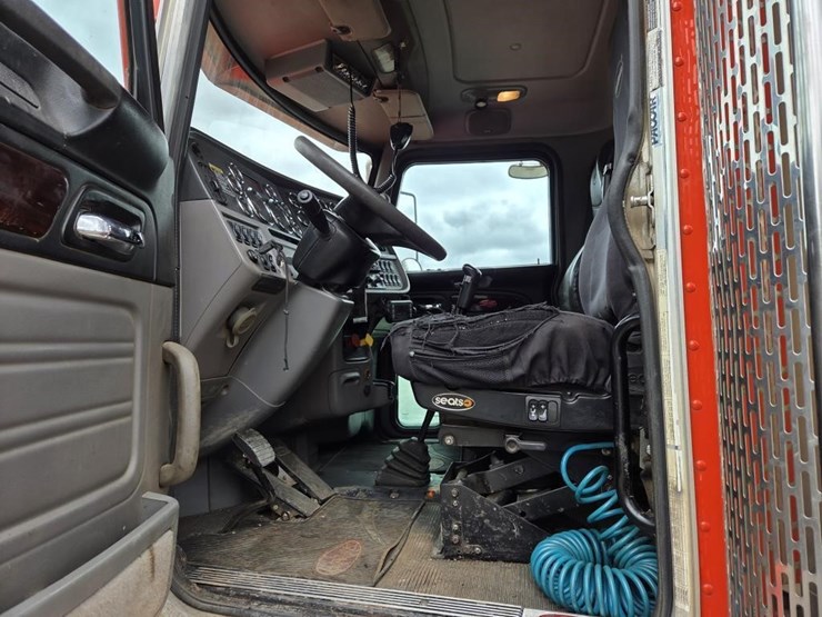 2016-peterbilt-367-image-9