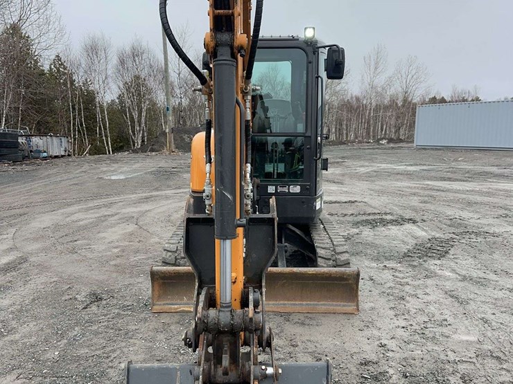 2024-case-cx37c-image-2