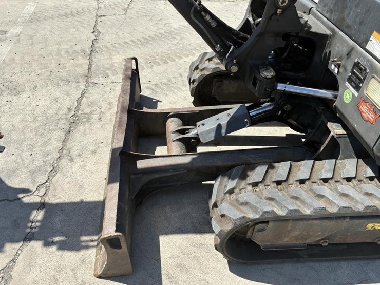 2015-bobcat-e32-image-5