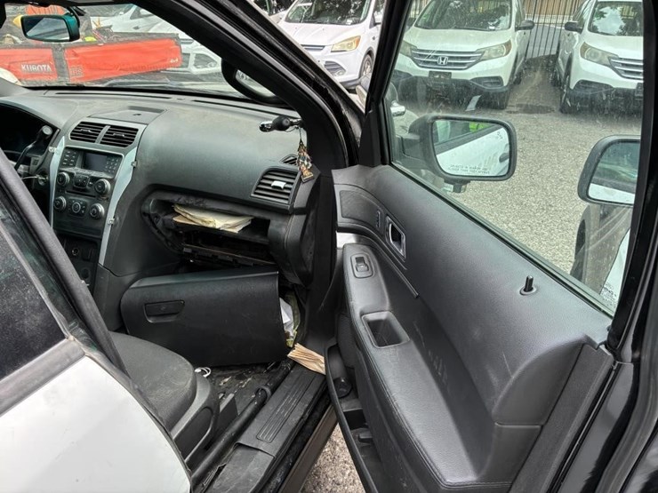 2015-ford-explorer-police-interceptor-image-14