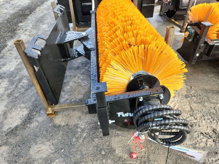 future-ft-vr59-skid-steer-sweeper-image-2