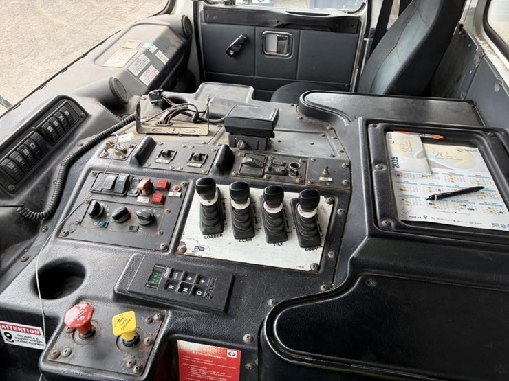 2011-autocar-xpeditor-image-16