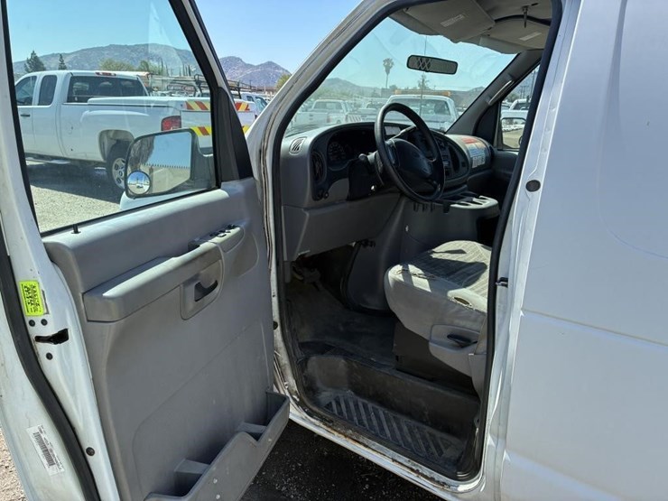 2002-ford-e350-image-13