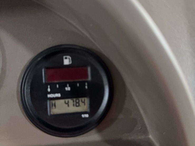 2012-case-ih-scout-xl-image-14