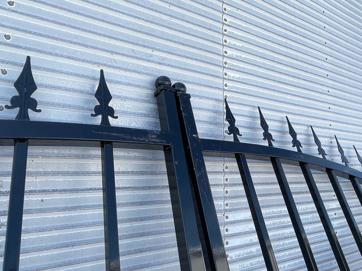#10387-•-set-of-7'-bi-parting-metal-gates-image-6