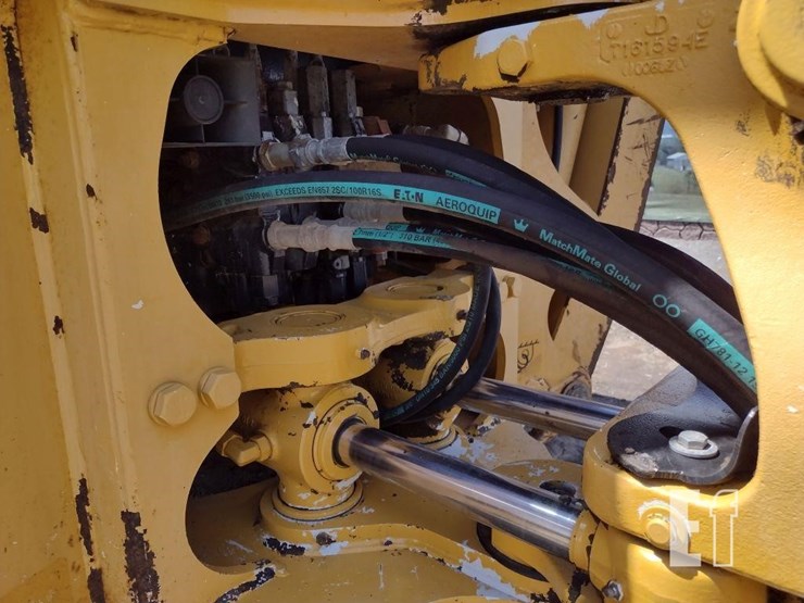 2010-deere-310j-image-44
