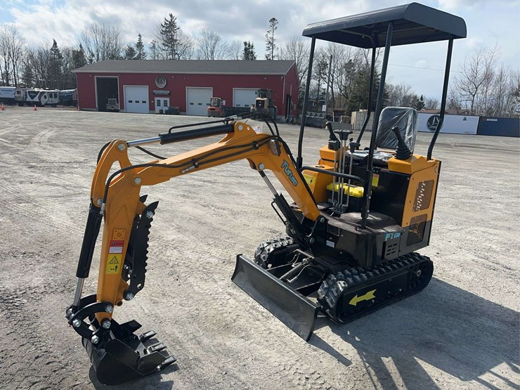 2026-future-ft15-mini-excavator-image-1