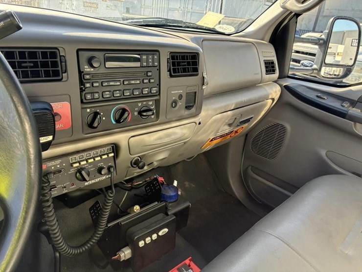 2001-ford-f550-image-16