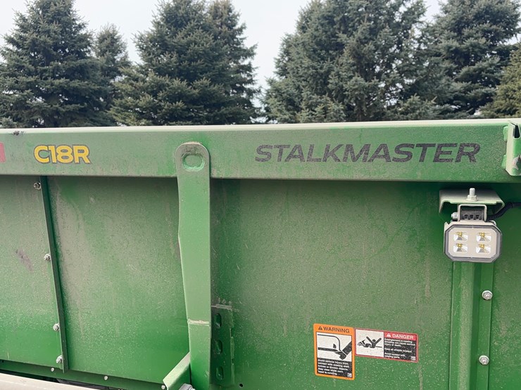 2023-john-deere-c18r-image-14