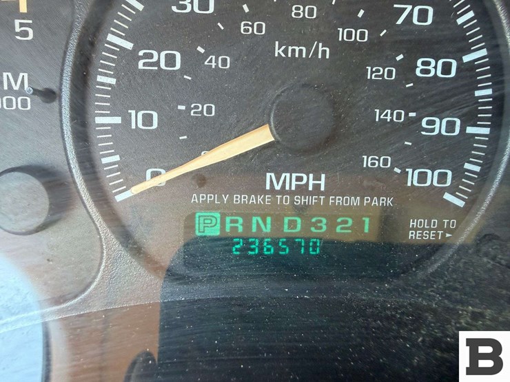 2002-chevrolet-silverado-2500hd-image-34