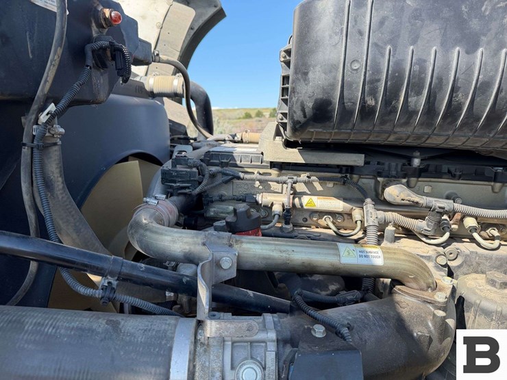 2012-freightliner-coronado-sd-tractor-truck-image-50