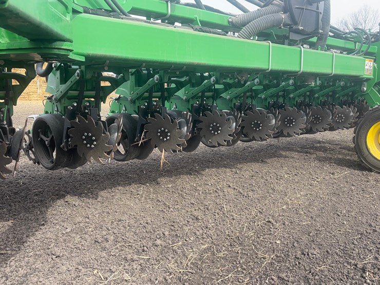 2024-john-deere-db66-image-26