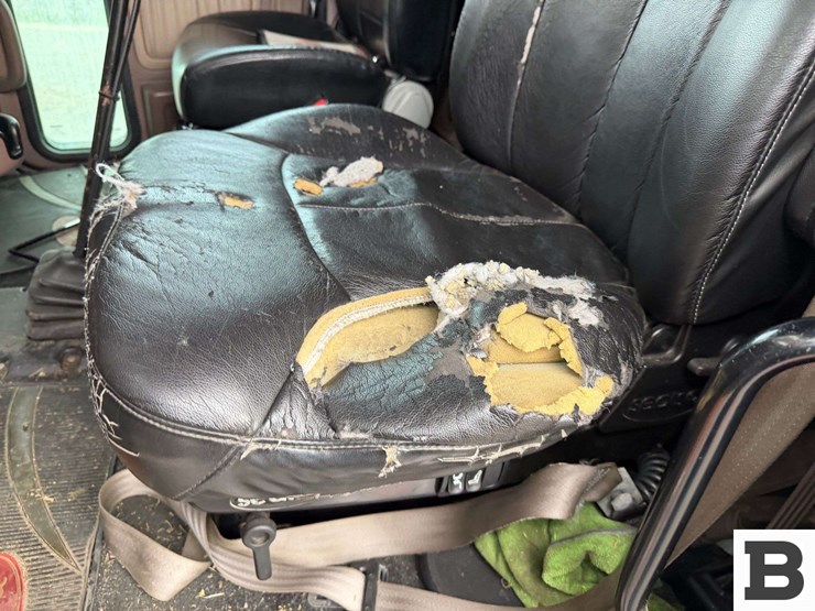 2013-peterbilt-388-image-63