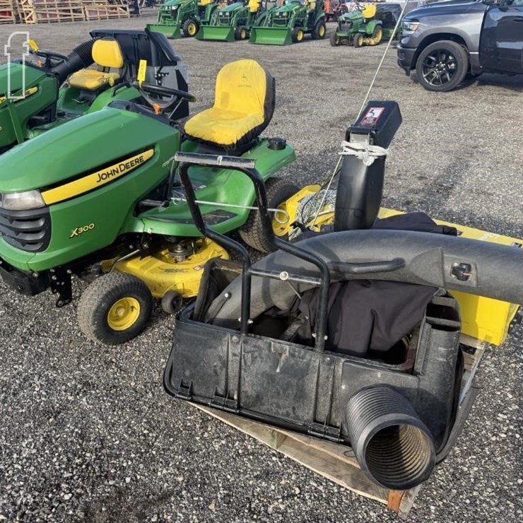JOHN DEERE X300