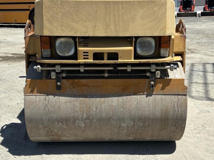 2009-caterpillar-cb24-image-7