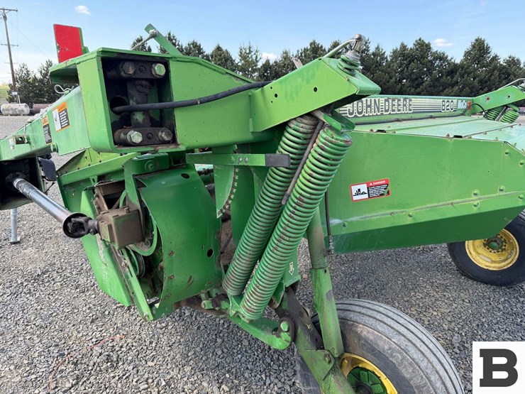 john-deere-820-image-21