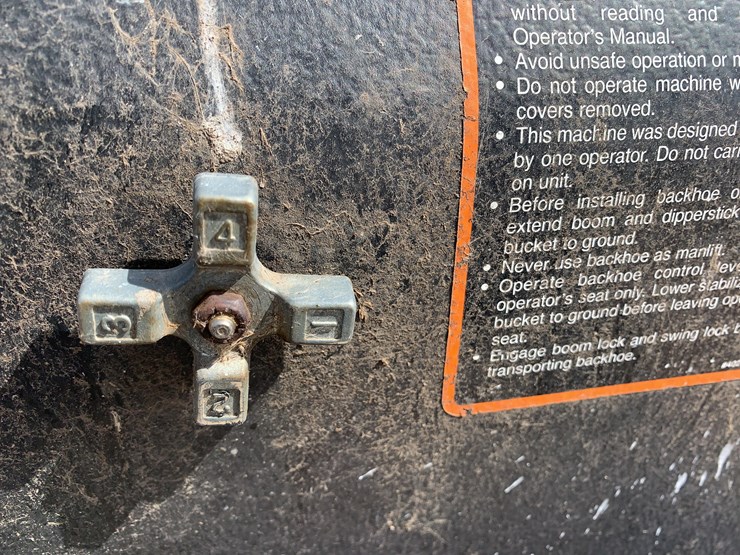 bradco-408w-skid-steer-backhoe-attachment-image-9